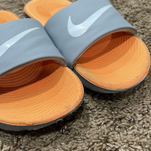 Nike Boys Flip Flops Size 13 - Picture 3 of 6